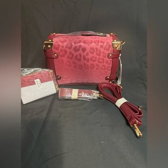 Stylish Red Leopard Print Women's Bag - Picture 2 of 8